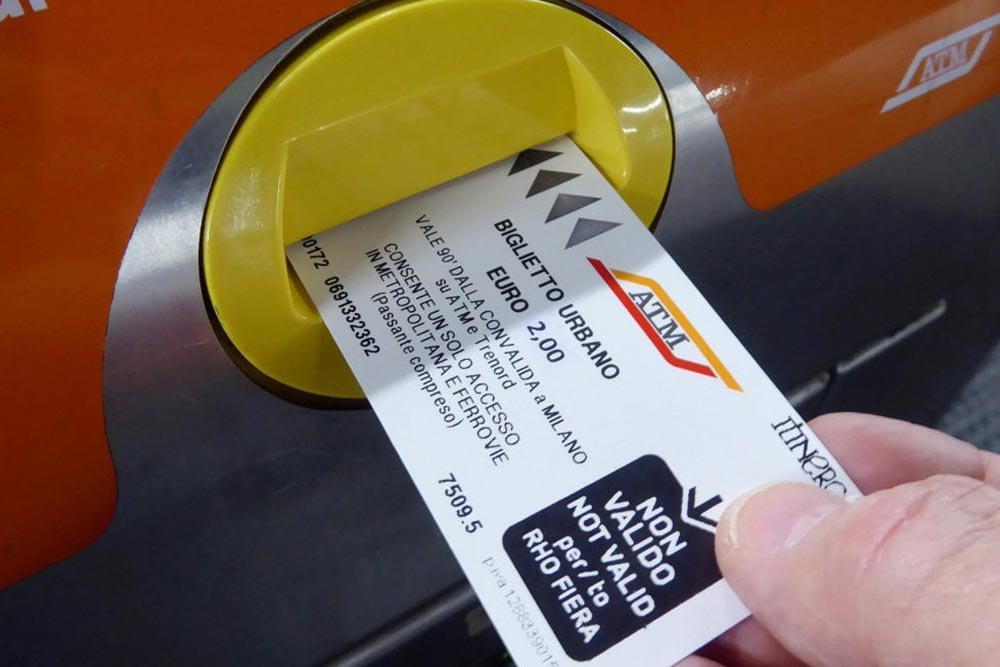 Buying metro tickets in Milan