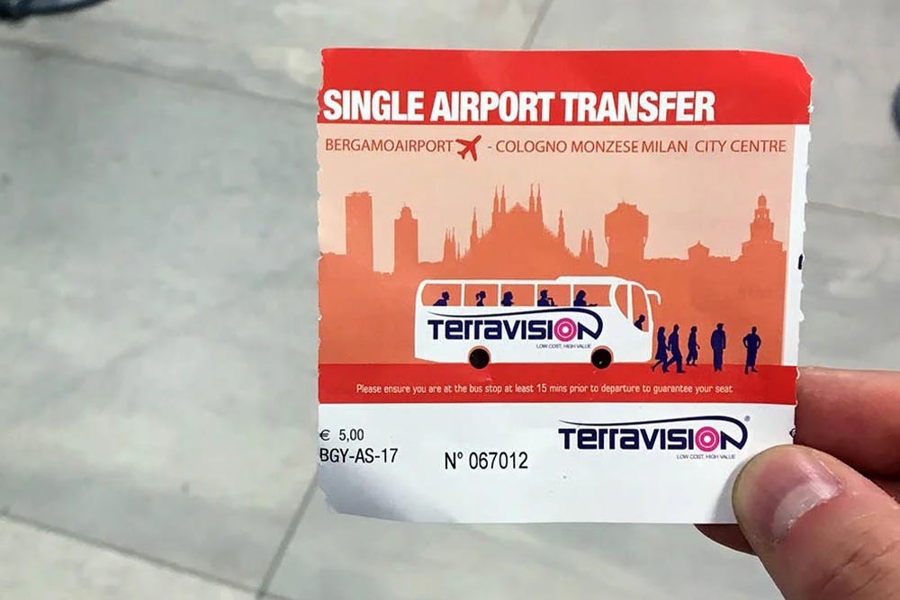 Buying a bus ticket in Milan