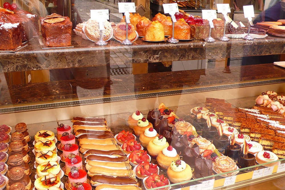 نان و شیرینی دامون کیش