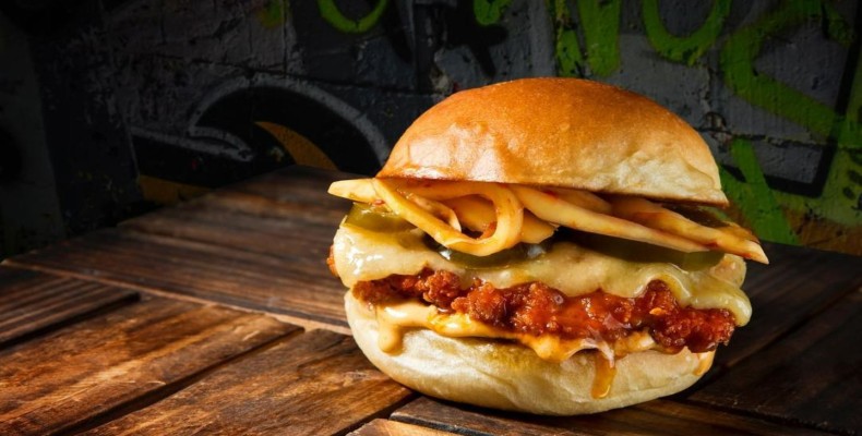 رستوران High Joint دبی؛ برگرهای حجیم و خوش‌طعم در محیطی کوچک و صمیمی