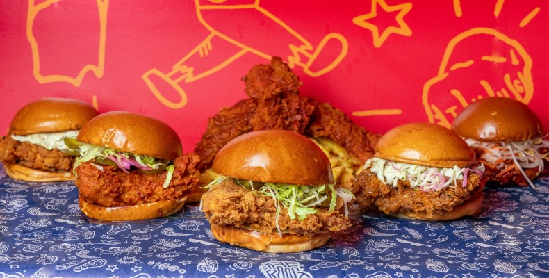 رستوران Jailbird دبی؛ ساندوهای مرغ سوخاری تند و خوش‌طعم در محیطی پرانرژی