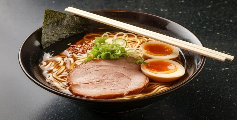 رستوران مالزیایی Noodle Bowl دبی؛ غذاهای آسیایی مثل نودل، ساته و سوپ در محیطی ساده و دوستانه