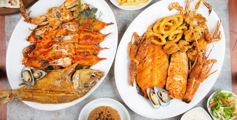 رستوران دریایی Sallet Al Sayed دبی؛ بشقاب‌های ماهی، میگو و خرچنگ تازه در محیطی خانوادگی