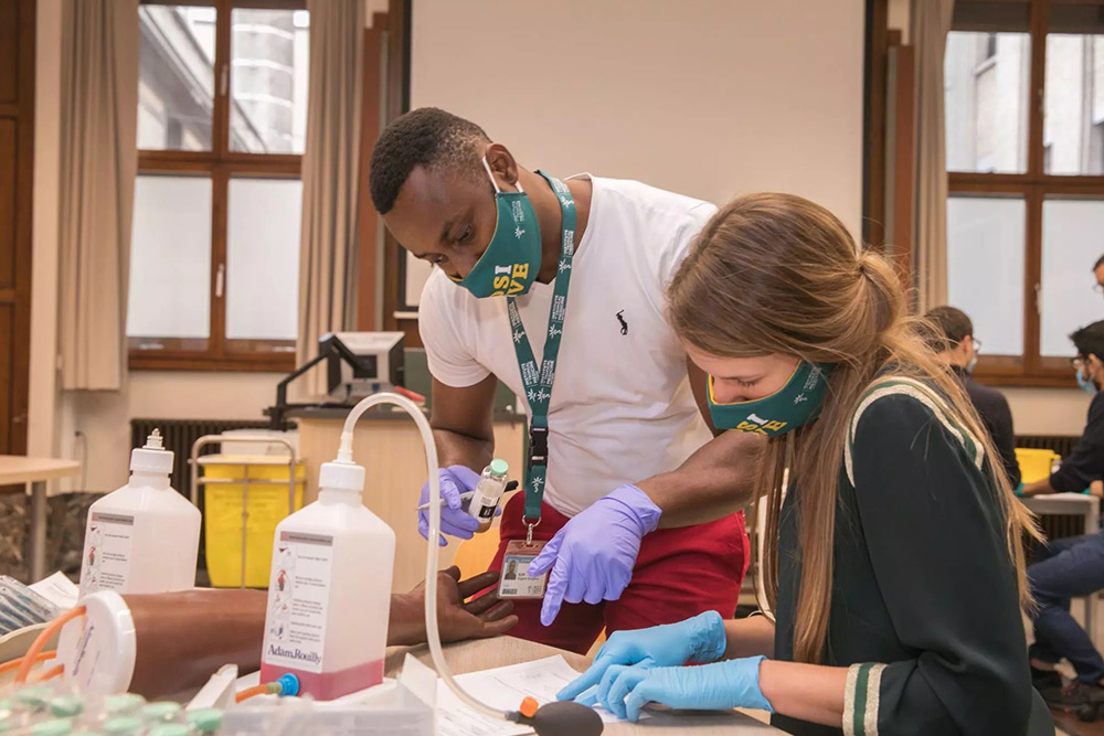 تحصیل در دومینیکا