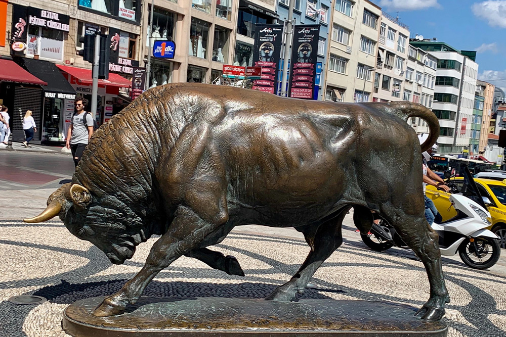 مجسمه گاو نر استانبول