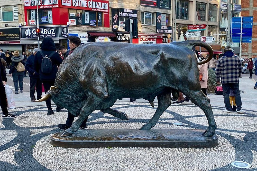 مجسمه گاو نر استانبول