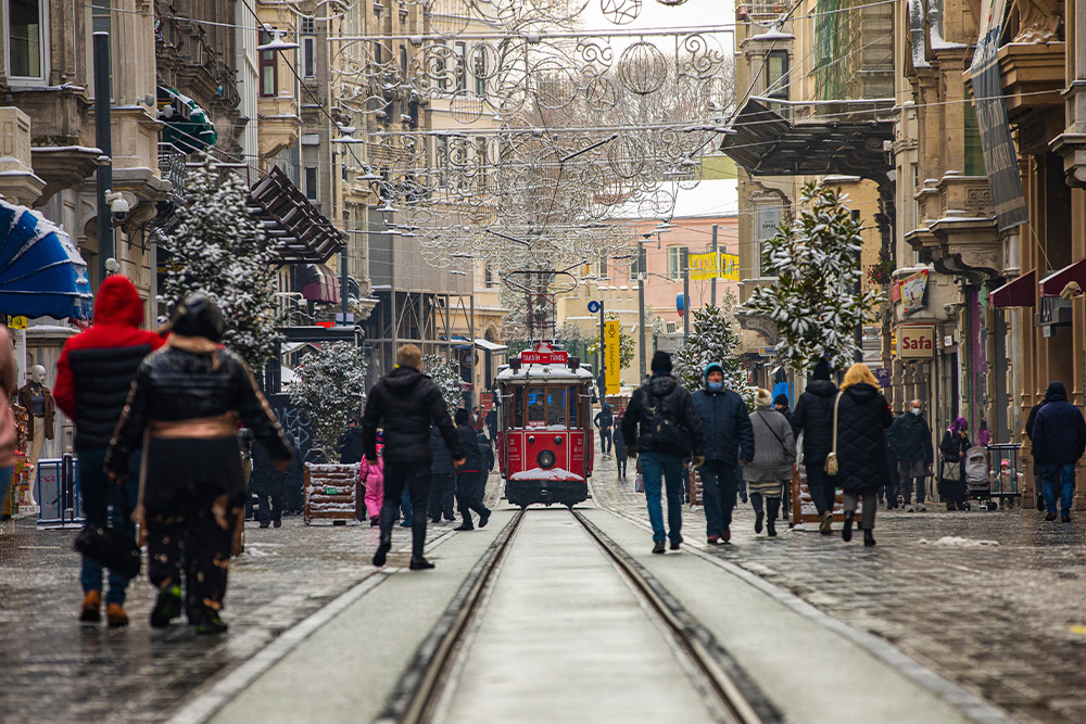 Esteghlal Street, Istanbul