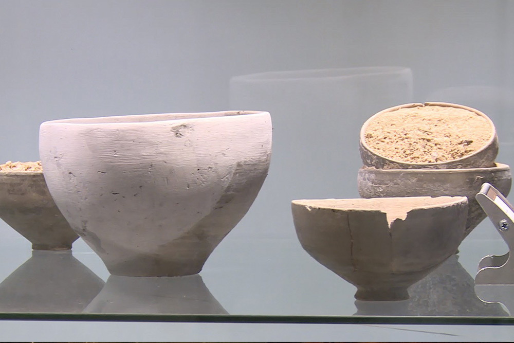 بخش آثار سفالی