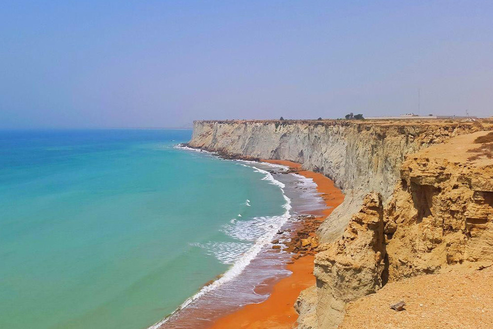 ساحل صخره ای چابهار