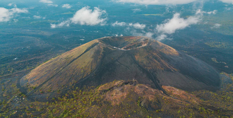 پاریکوتین؛ آتشفشان خاکستر