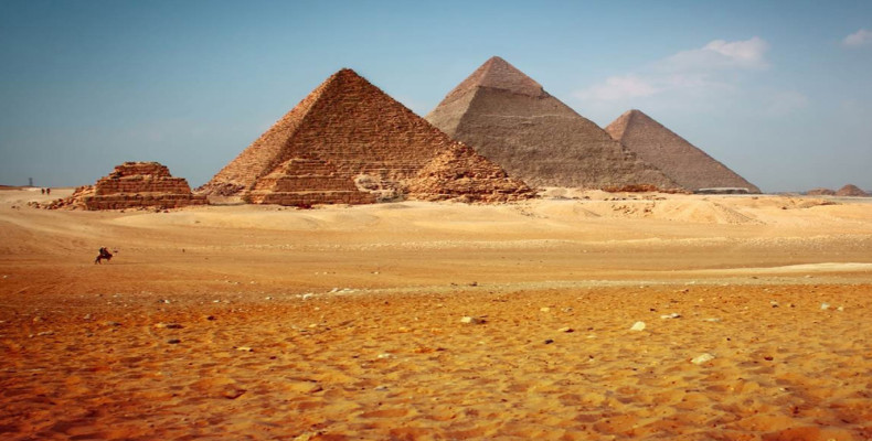 مجتمع هرم جیزه از عجایب هفتگانه قدیم