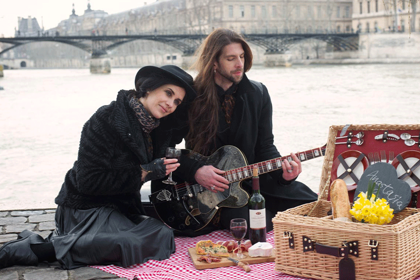 Picnic by the river Seine