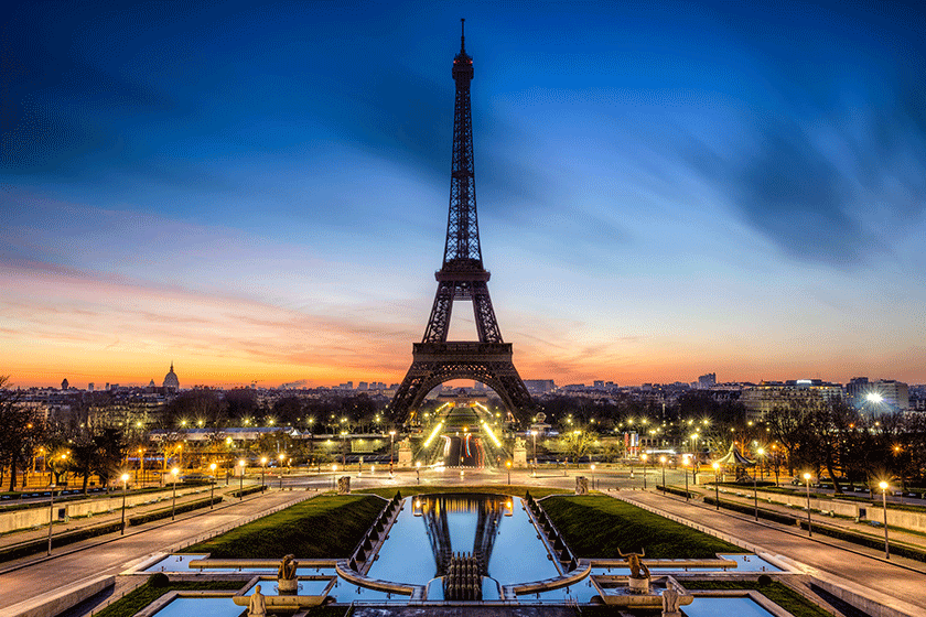 پاریس در مرداد ماه