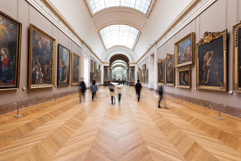 پاریس در مرداد ماه