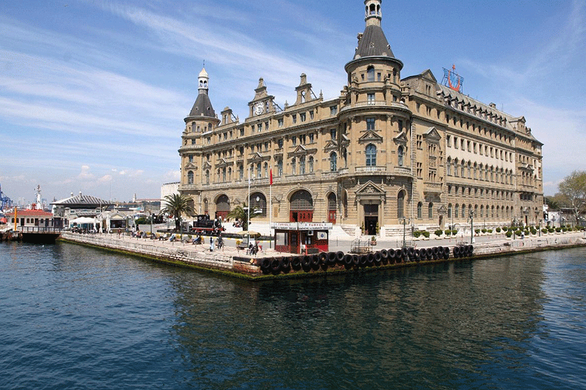 ایستگاه راه آهن حیدر پاشا