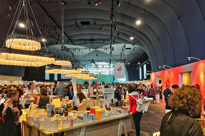 پاریس در مرداد ماه