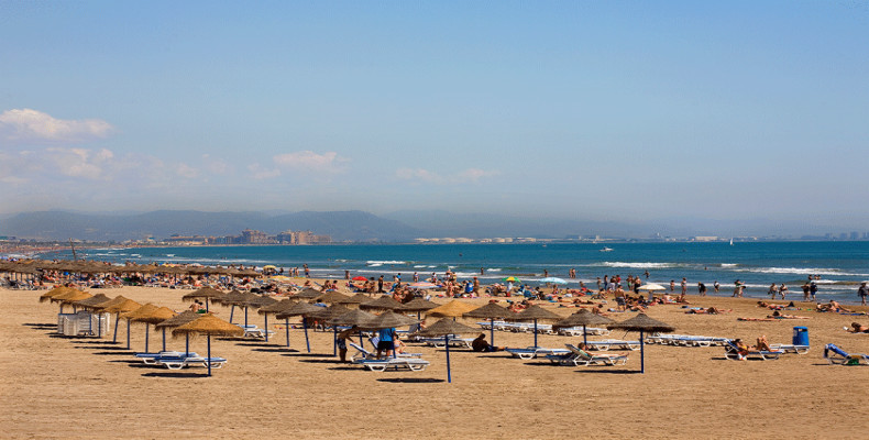 ساحل La Malvarrosa Beach