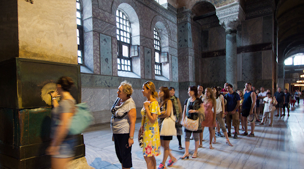 می گویند "ستون گریه" قدرت شفابخشی دارد