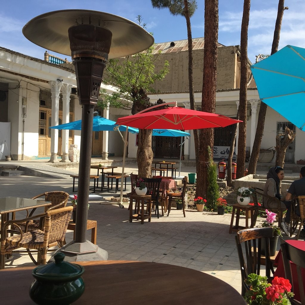 کافه رستوران مس و قالی اصفهان - آرامش در فضایی صمیمی