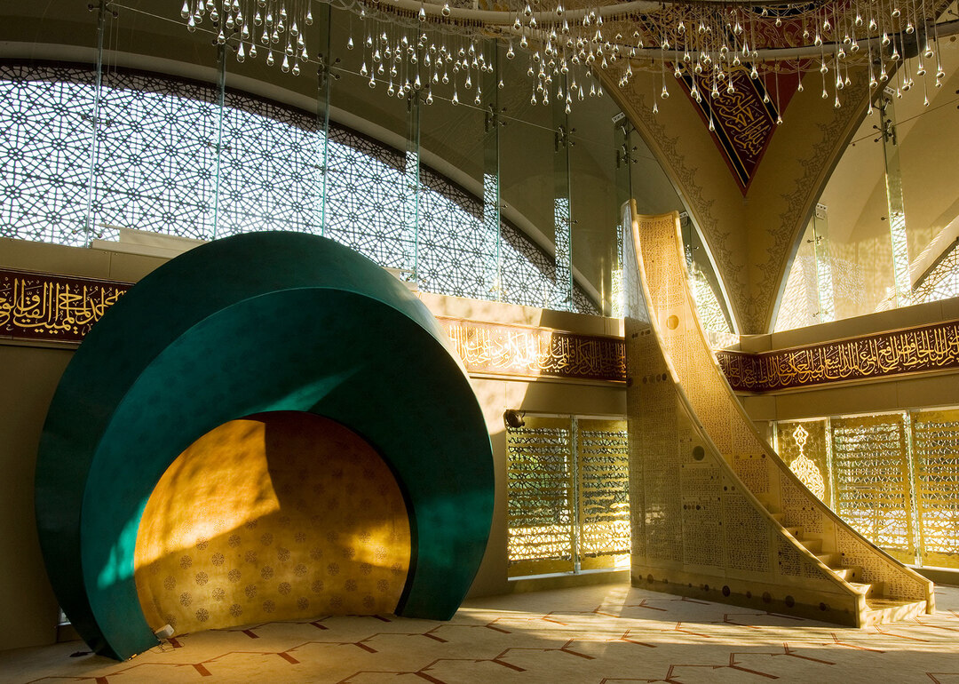 محراب چشم‌نواز مسجد شاکرین