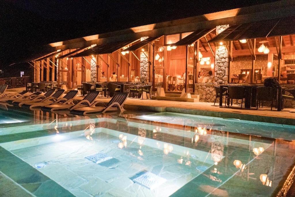 هتل جانگل بی دومینیکا