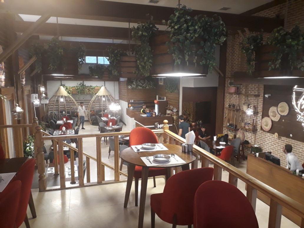 رستوران آویشو