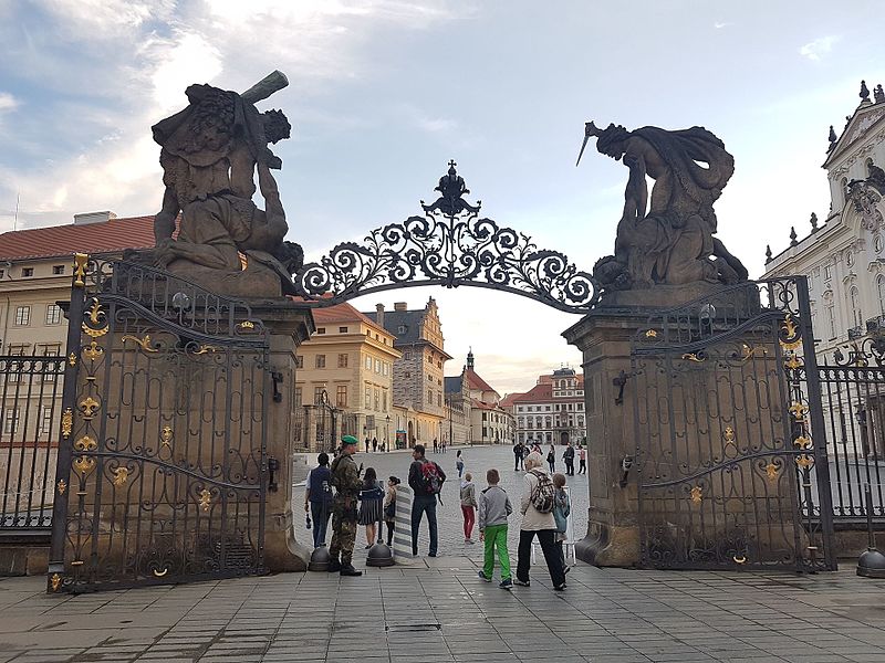  بازدید از بزرگ‌ترین قلعه دنیا