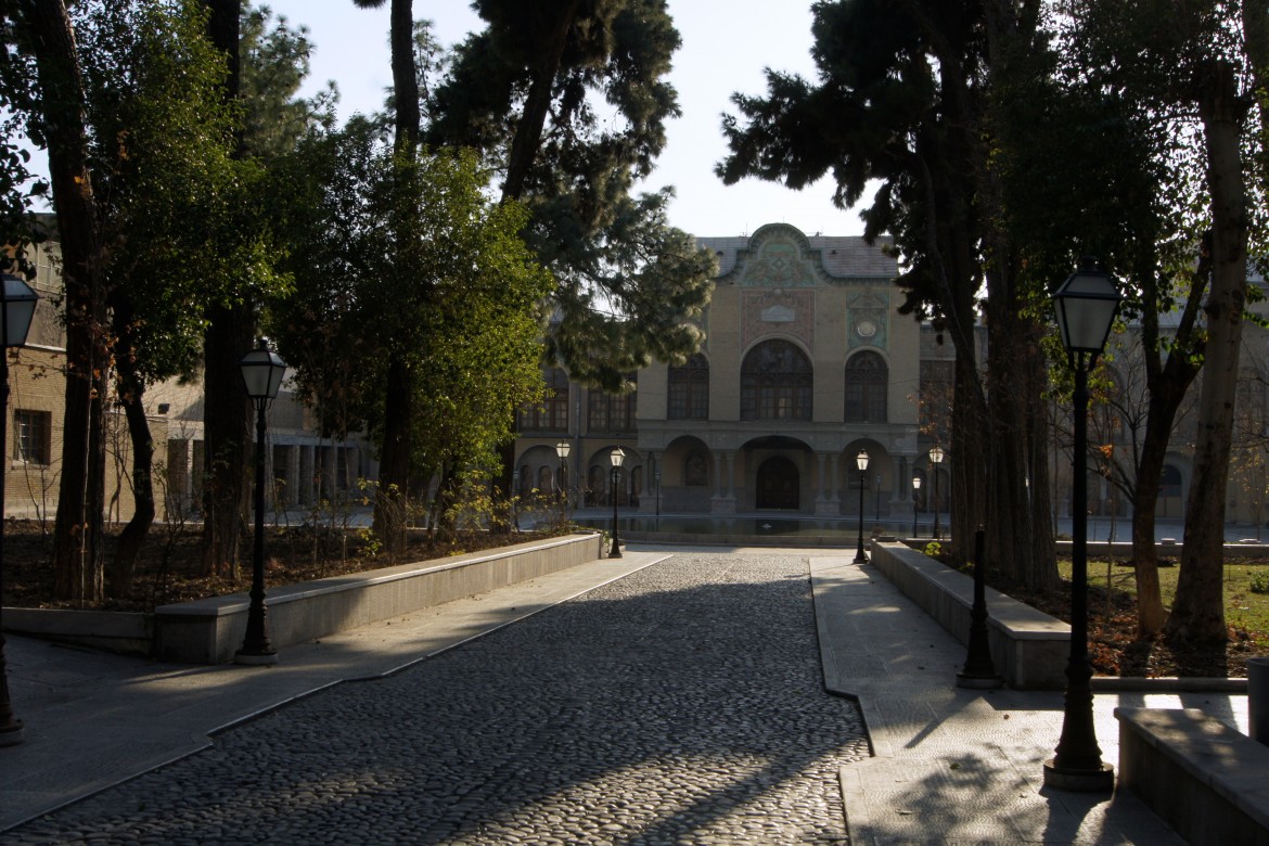 حیاط عمارت مسعودیه تهران