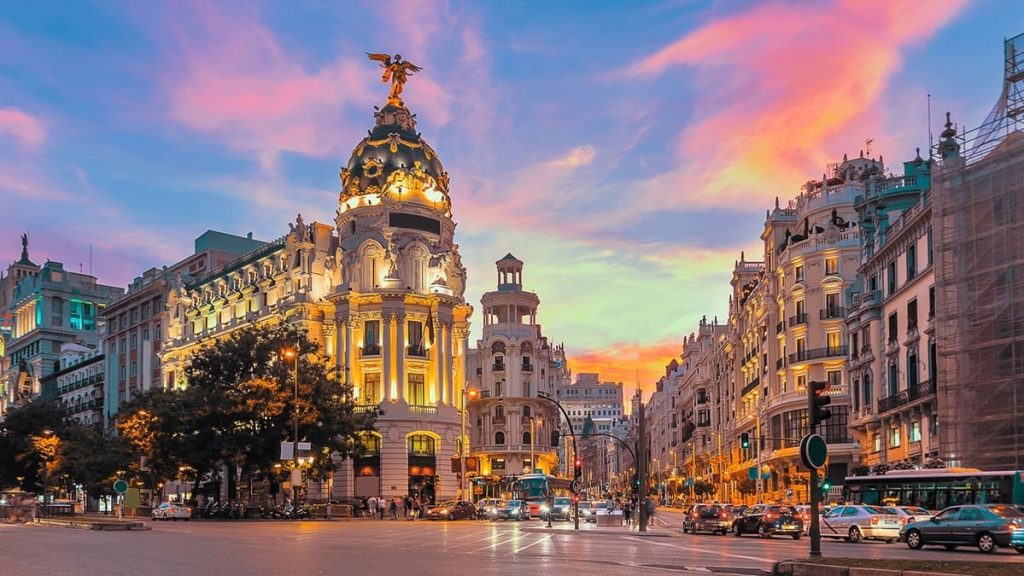 بهترین زمان سفر به مادرید: آبوهوا، شلوغی و قیمت