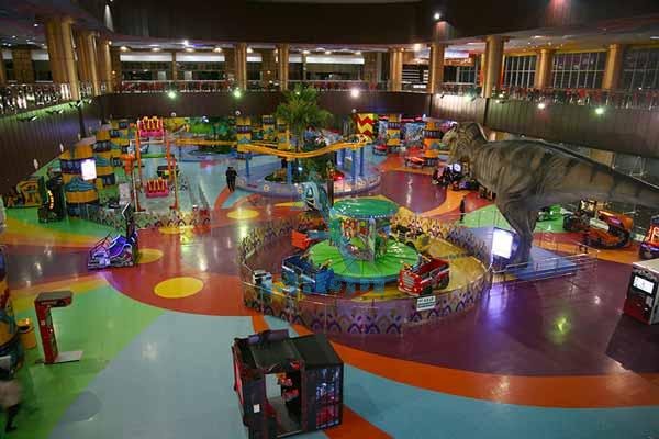 شهربازی ایران لند شیراز؛ از مینی میامی تا ترن هوایی