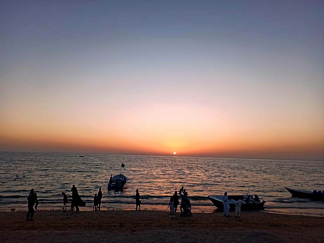 شبگردی در ساحل تیس چابهار