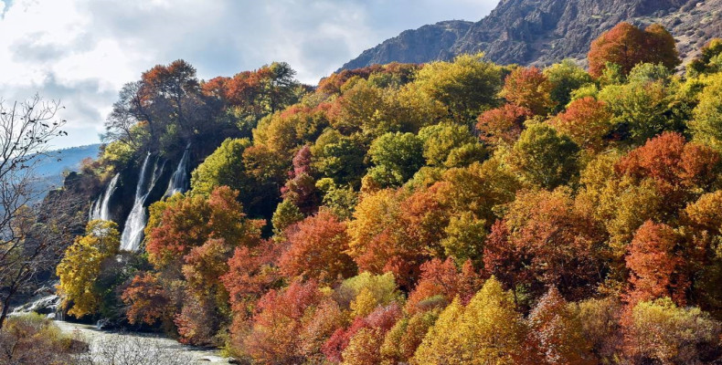 آبشار بیشه در پاییز