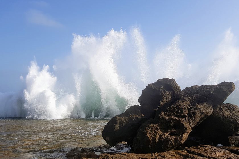 در ساحل دریا بزرگ چابهار مهمان اقیانوس باشید