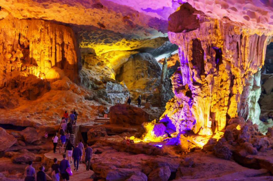 جاهای دیدنی هالونگ ؛ Sung Sot Cave