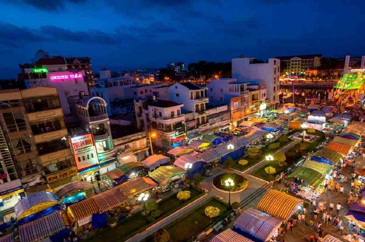 زندگی شبانه ویتنام در شهر مویی نه