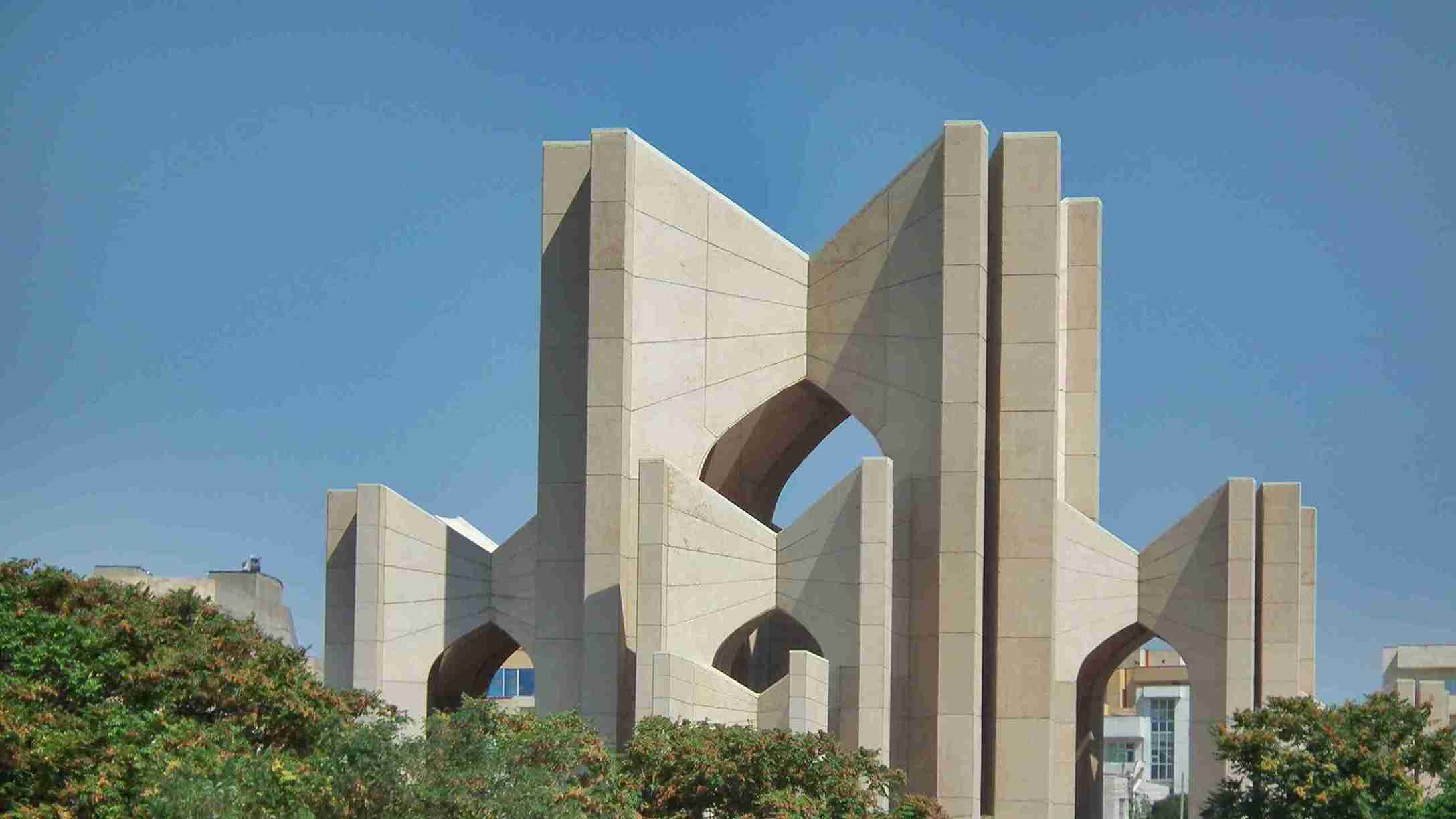 مقبره الشعرا تبریز؛ اشعاری که سنگ شدند!