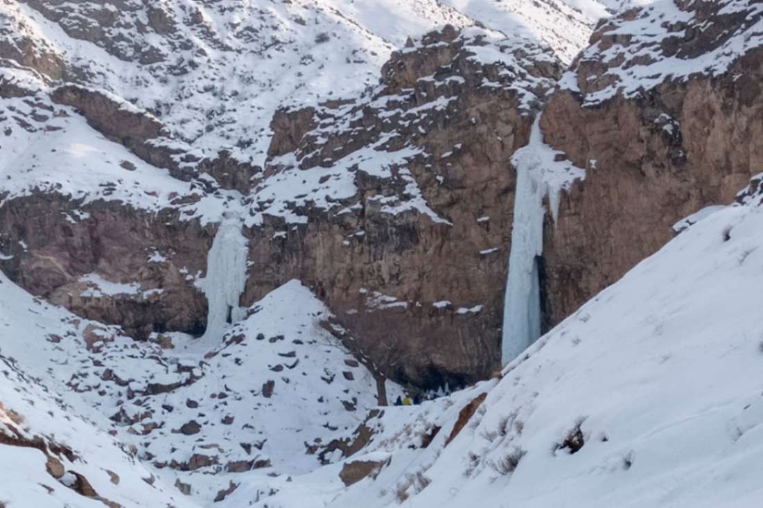 سفر به تبریز در زمستان؛ آبشار اسکندر