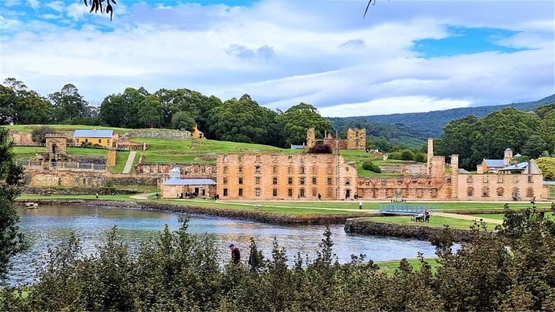 مرکز فرهنگی نور و روشنایی یزد؛ از تاریخچه تا جاذبه‌های دیدنی 