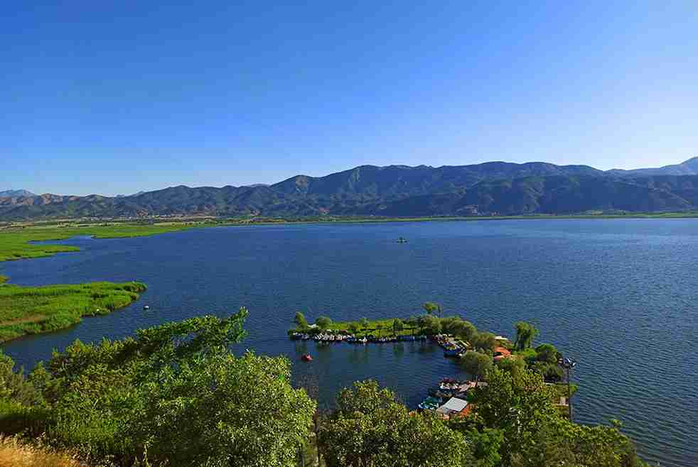 دریاچه زریوار مریوان