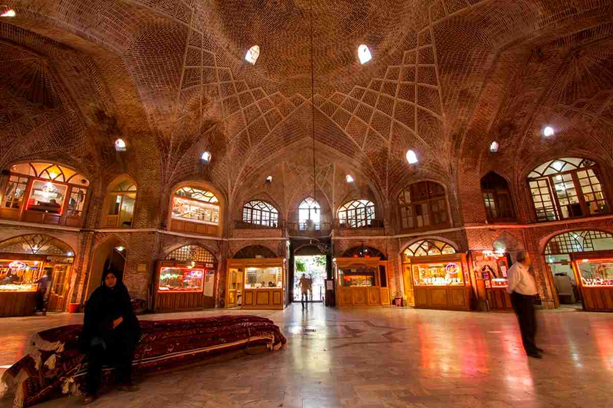 قیزبستی بازار (بازار بلورفروشان) 