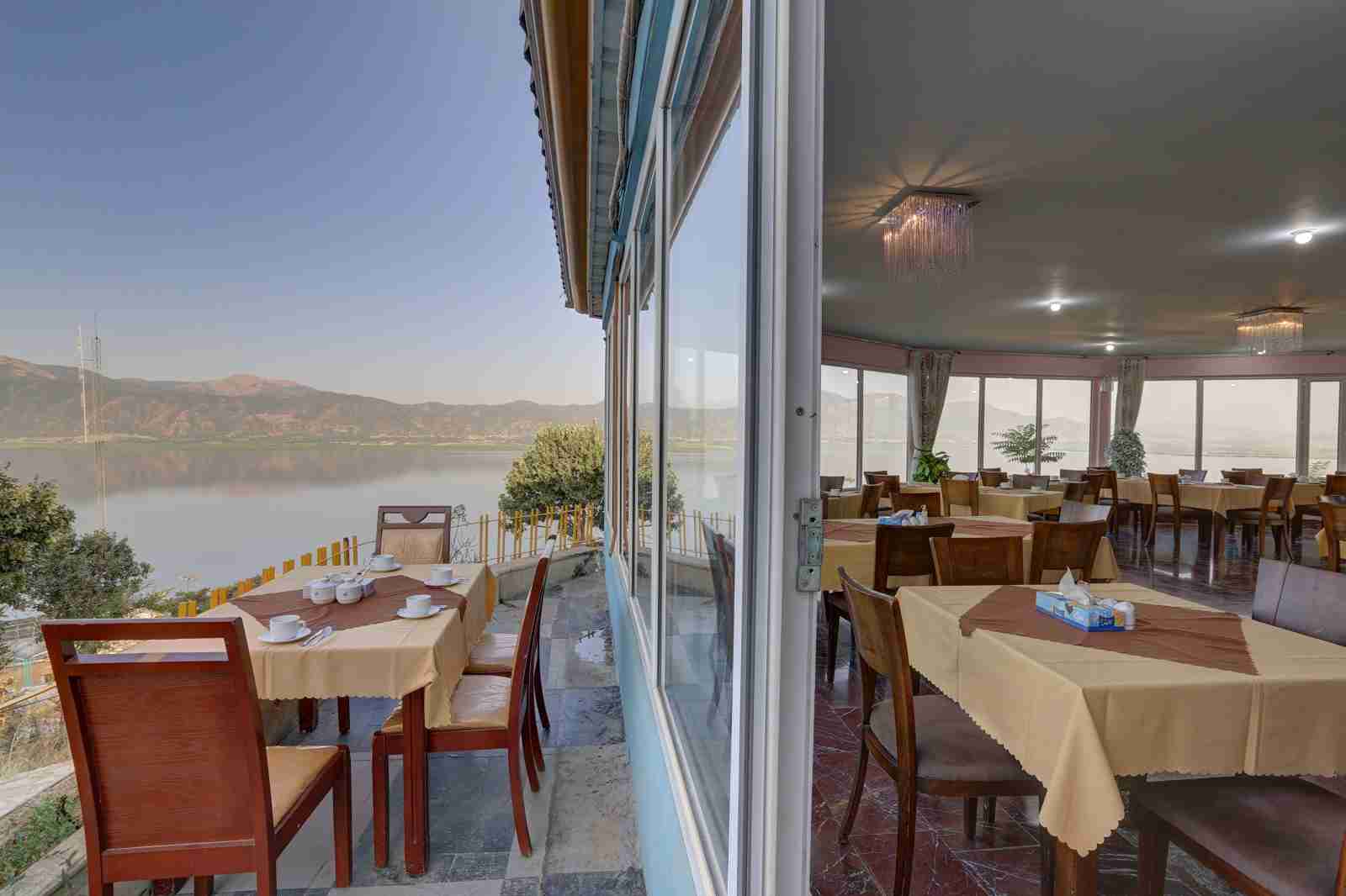 هتل جهانگردی دریاچه زریوار مریوان