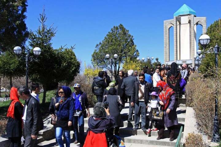 آرامگاه باباطاهر 