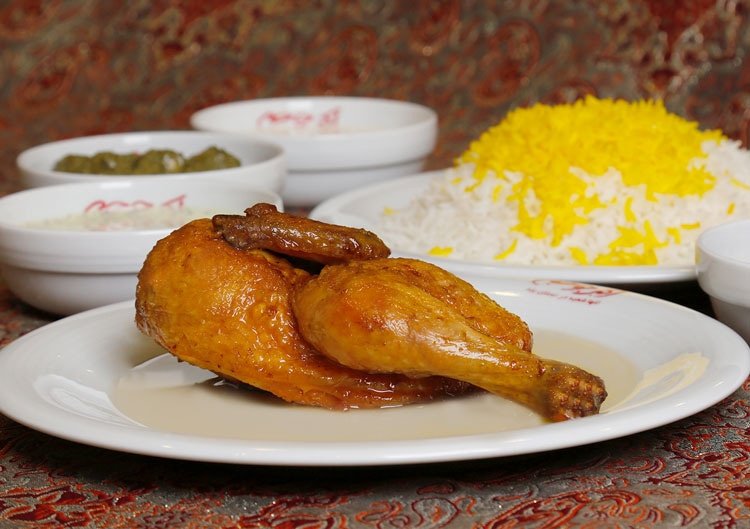 بهترین رستوران های بندر انزلی؛ اکبر جوجه انزلی