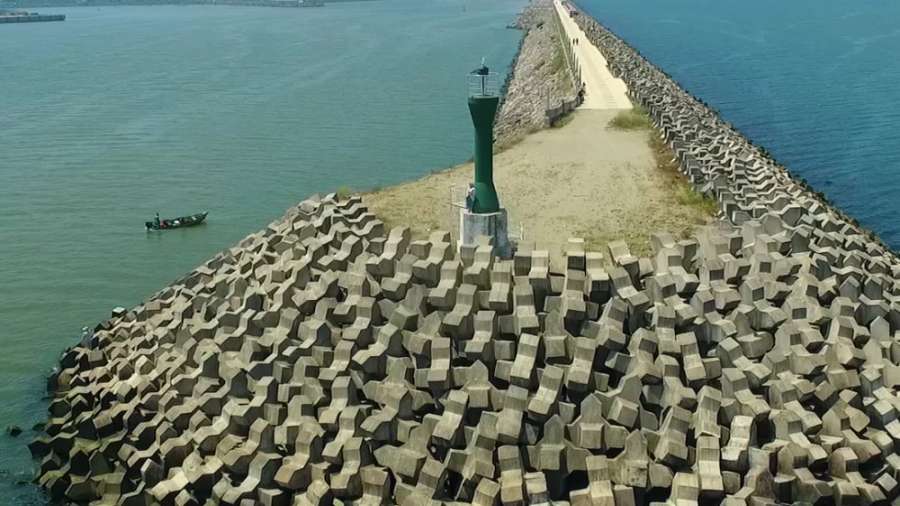 جاهای دیدنی بندر انزلی؛ موج‌شکن انزلی