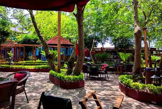 بهترین مراکز خرید چالوس؛ از بازار چین تا ایران کتان