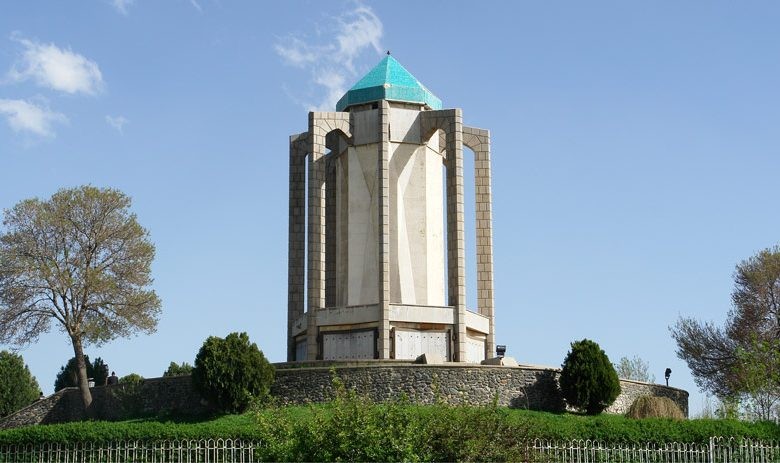 آرامگاه باباطاهر؛ در نزدیکی بازار تاریخی همدان