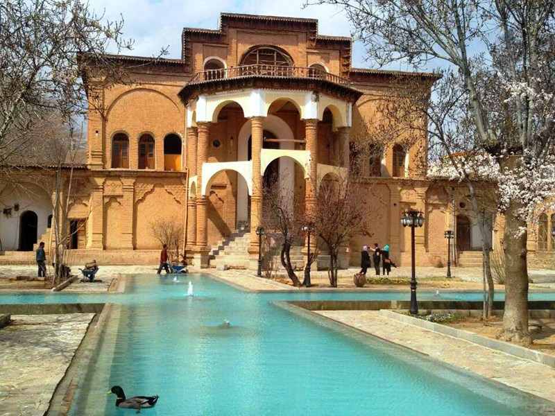 راهنمای سفر به سنندج؛ عمارت خسروآباد