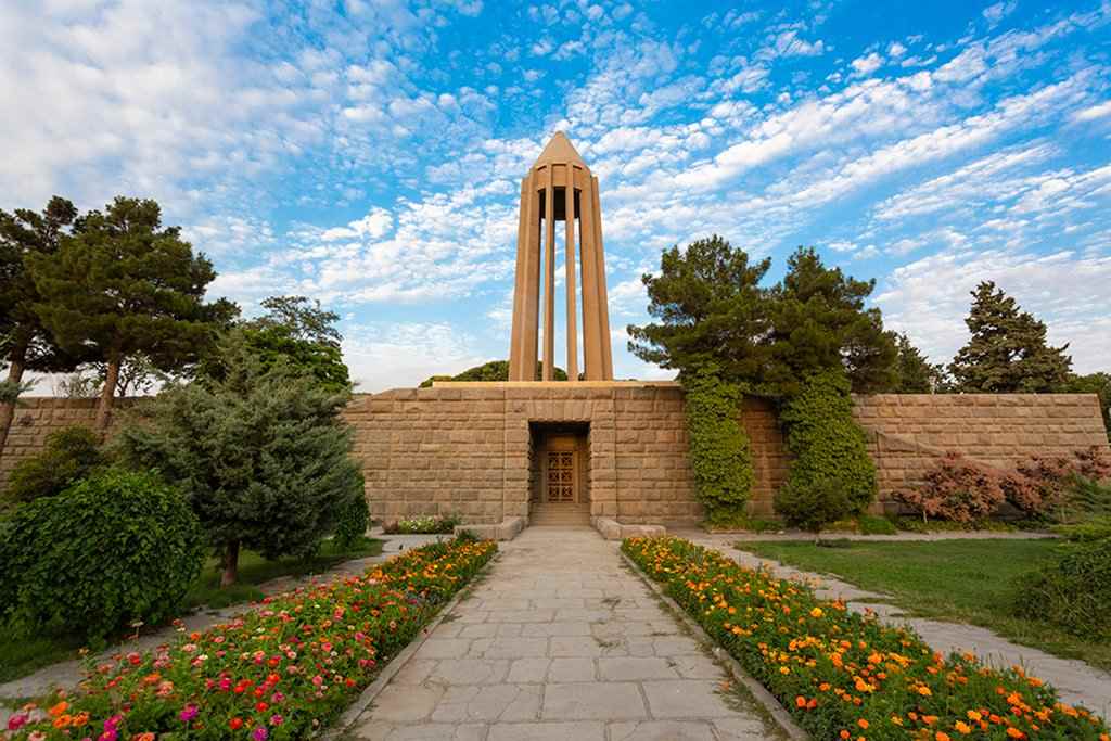 آرامگاه بوعلی سینا