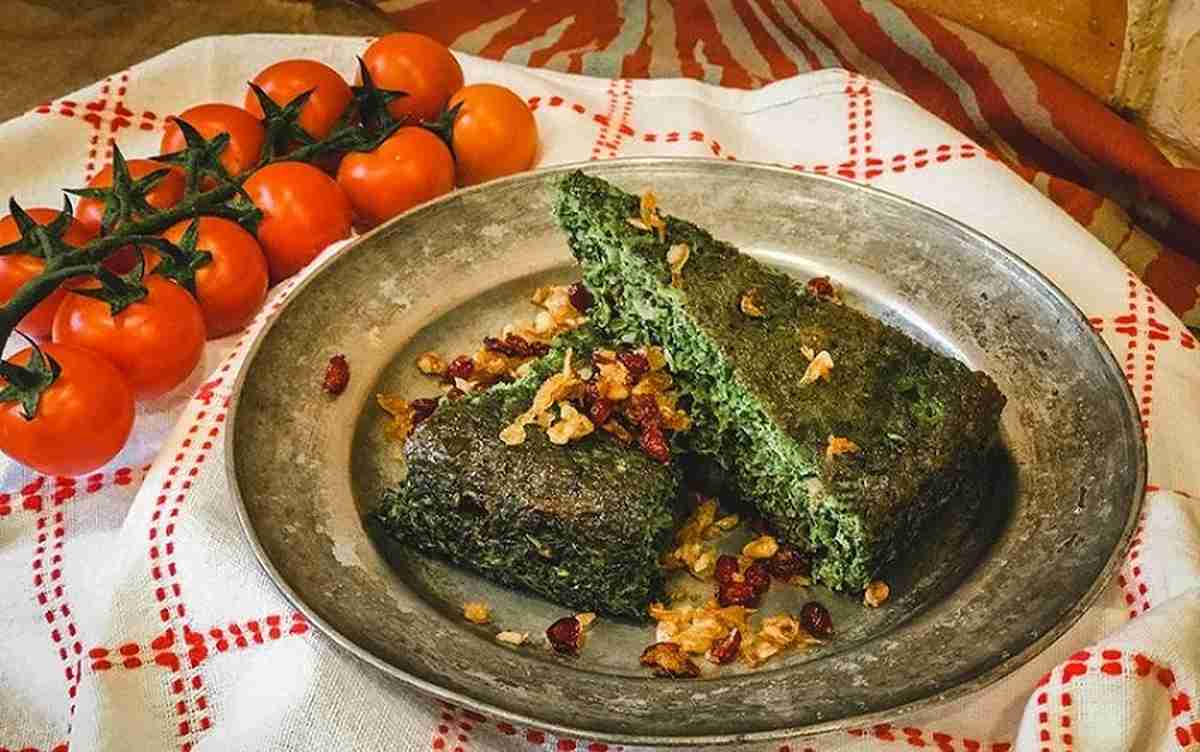 کوکو اسفناج با گوشت چرخ‌کرده