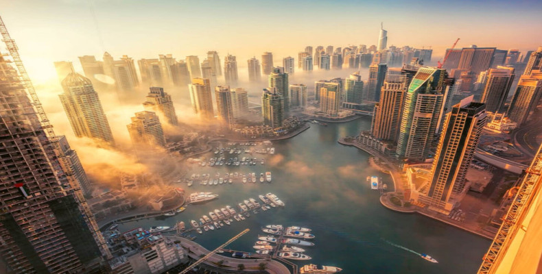 هوای دبی در ماه اوت